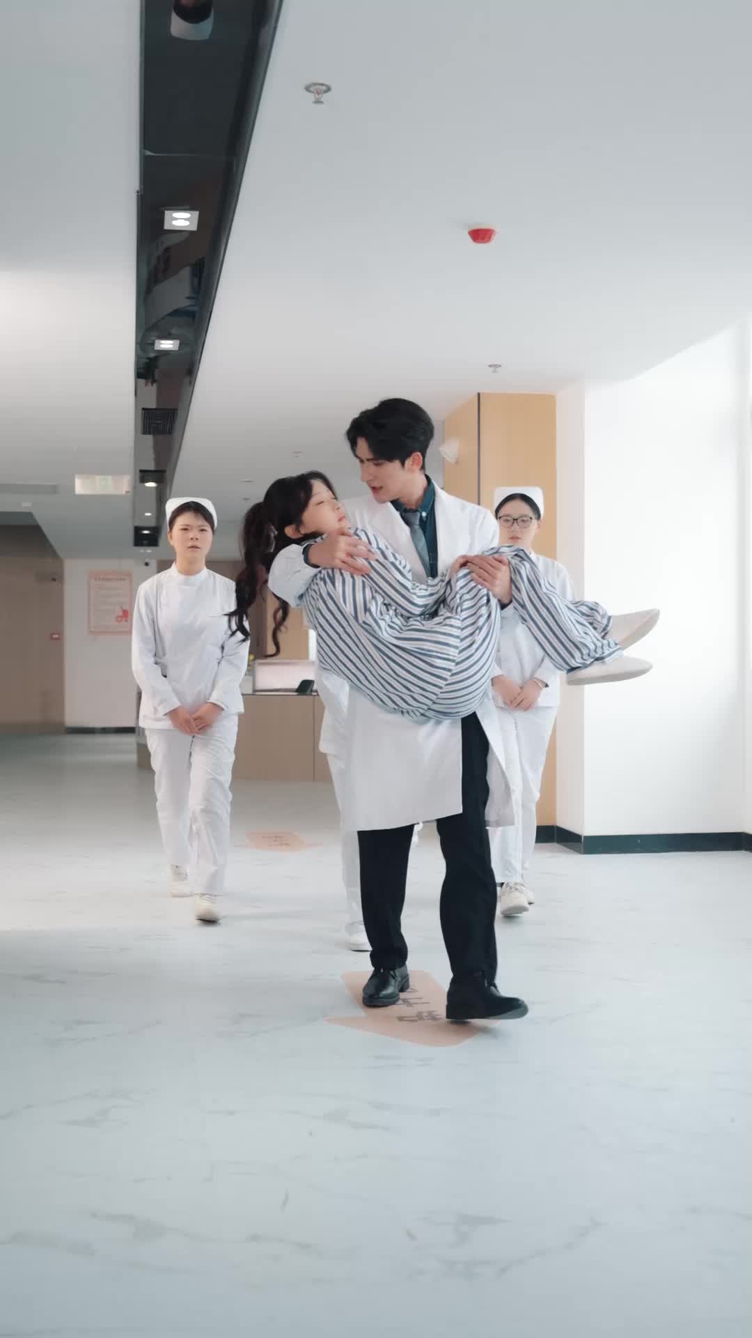 攻略游戏:我横扫所有白月光 第10集