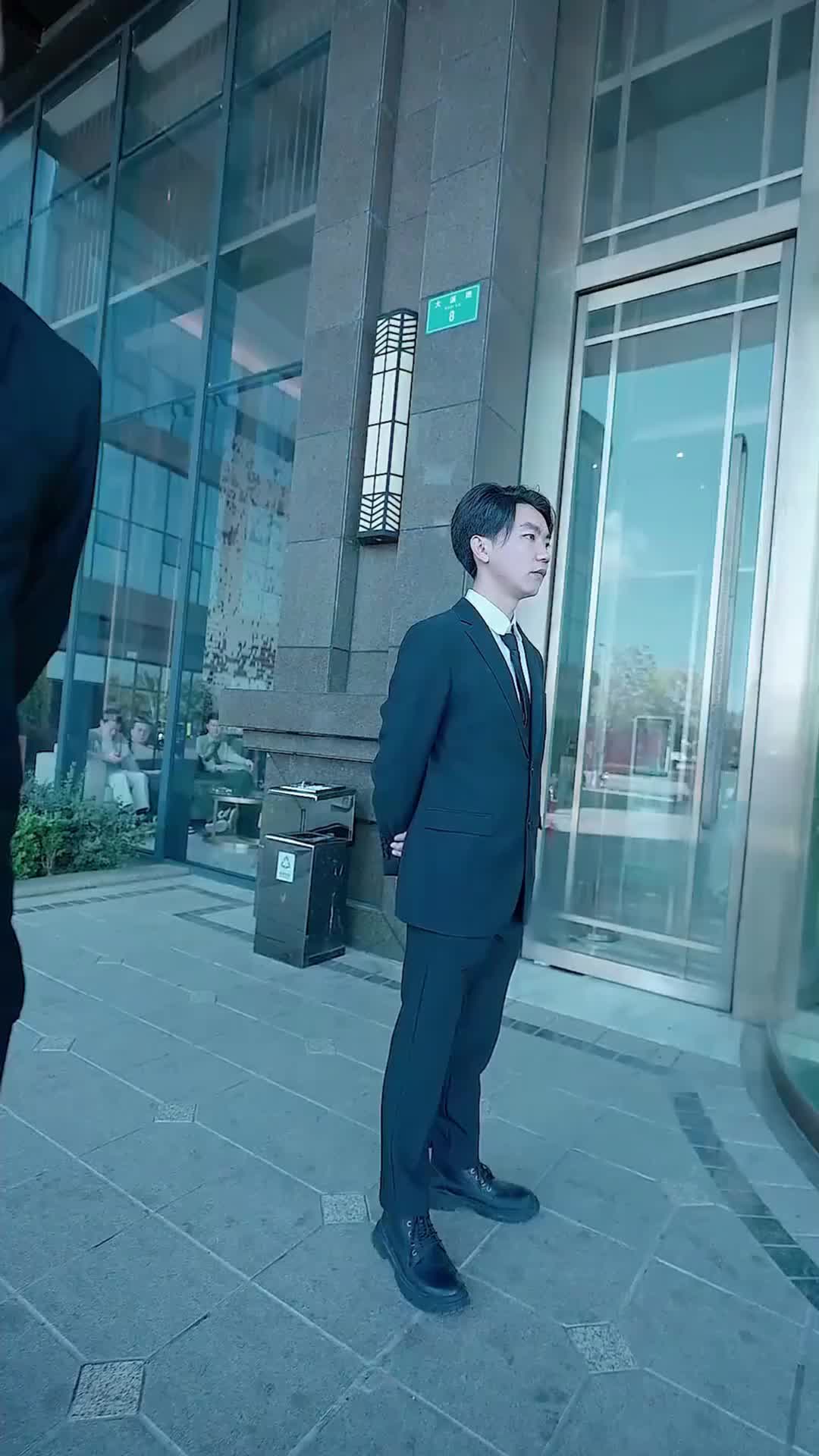 돌아온 상속자(더빙) 제2회