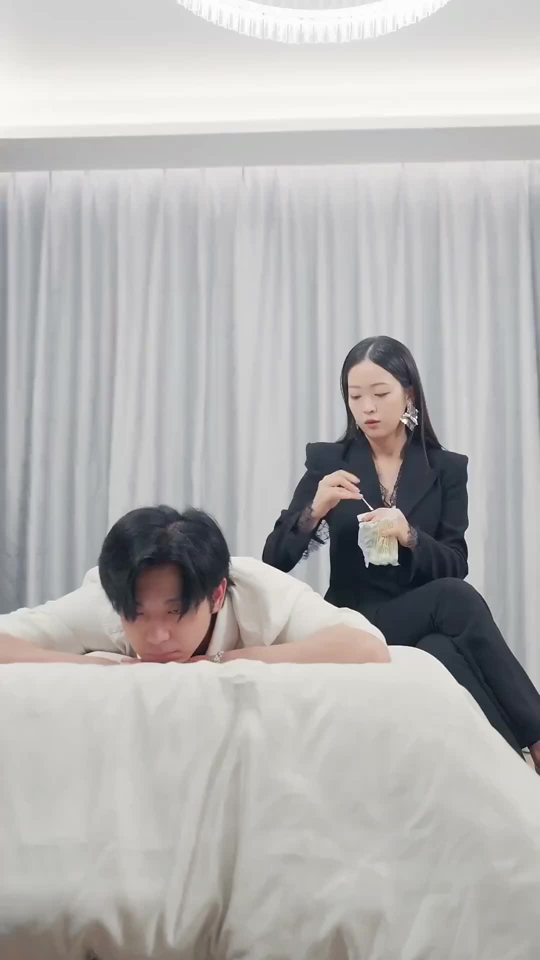 Pesona Rahasia Mantan Istriku Episode 6