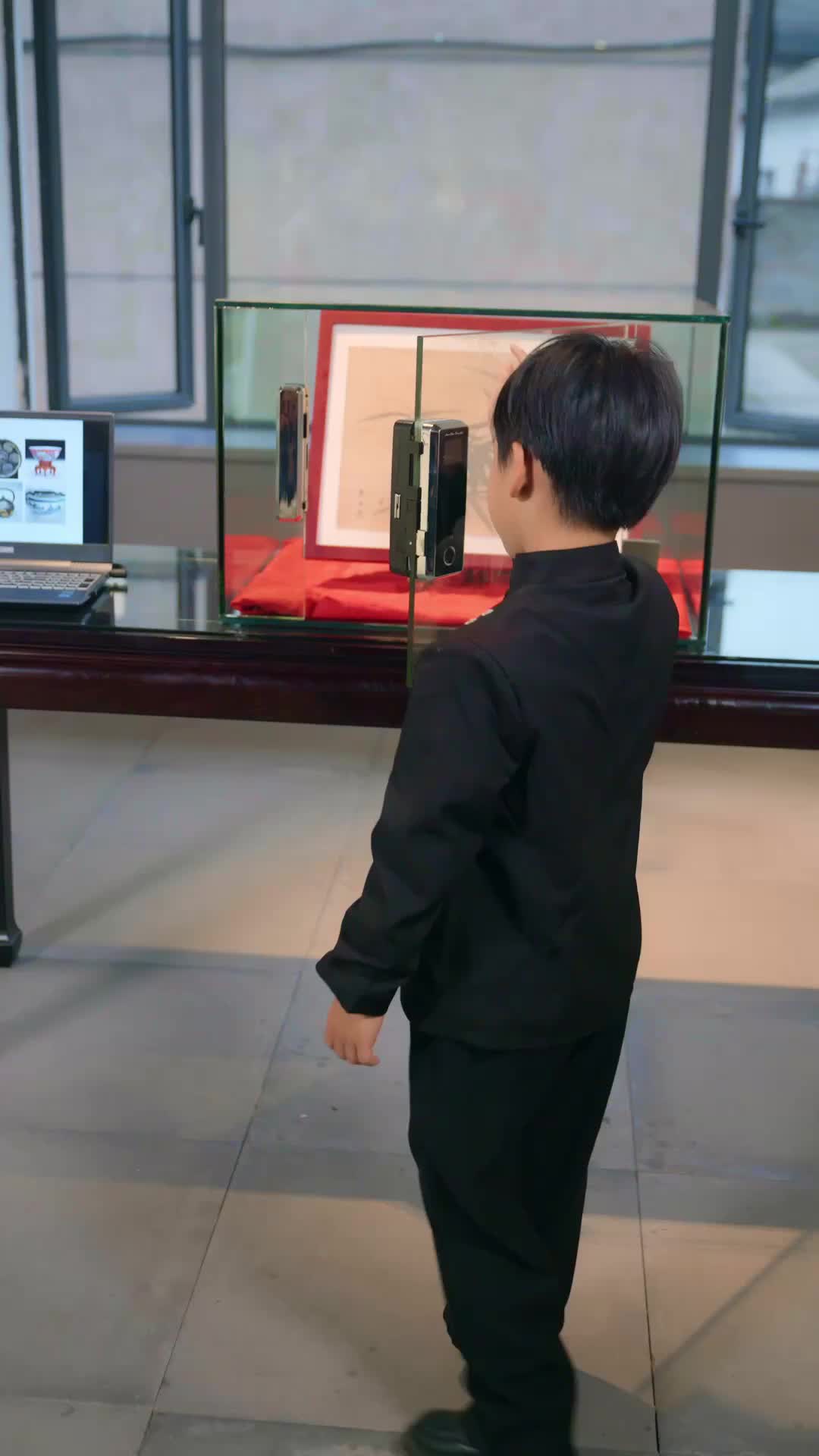 El presidente en un cuerpo de 8 años Episodio 11