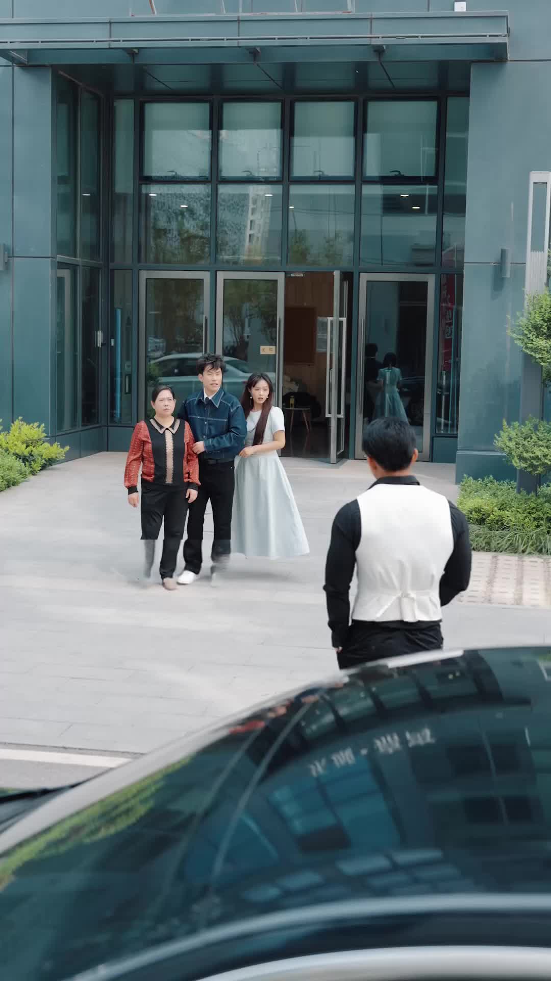 Signed & Sealed, Pack Your Bags Episode 10