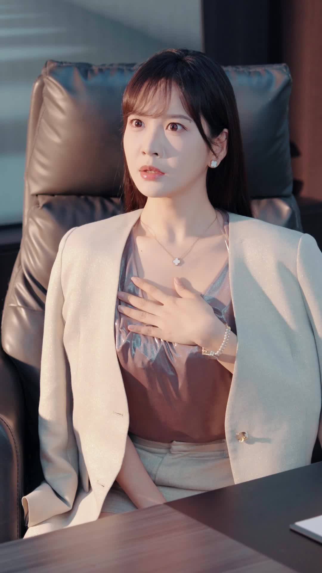 Just an Assistant, Secretly Untouchable Episode 3