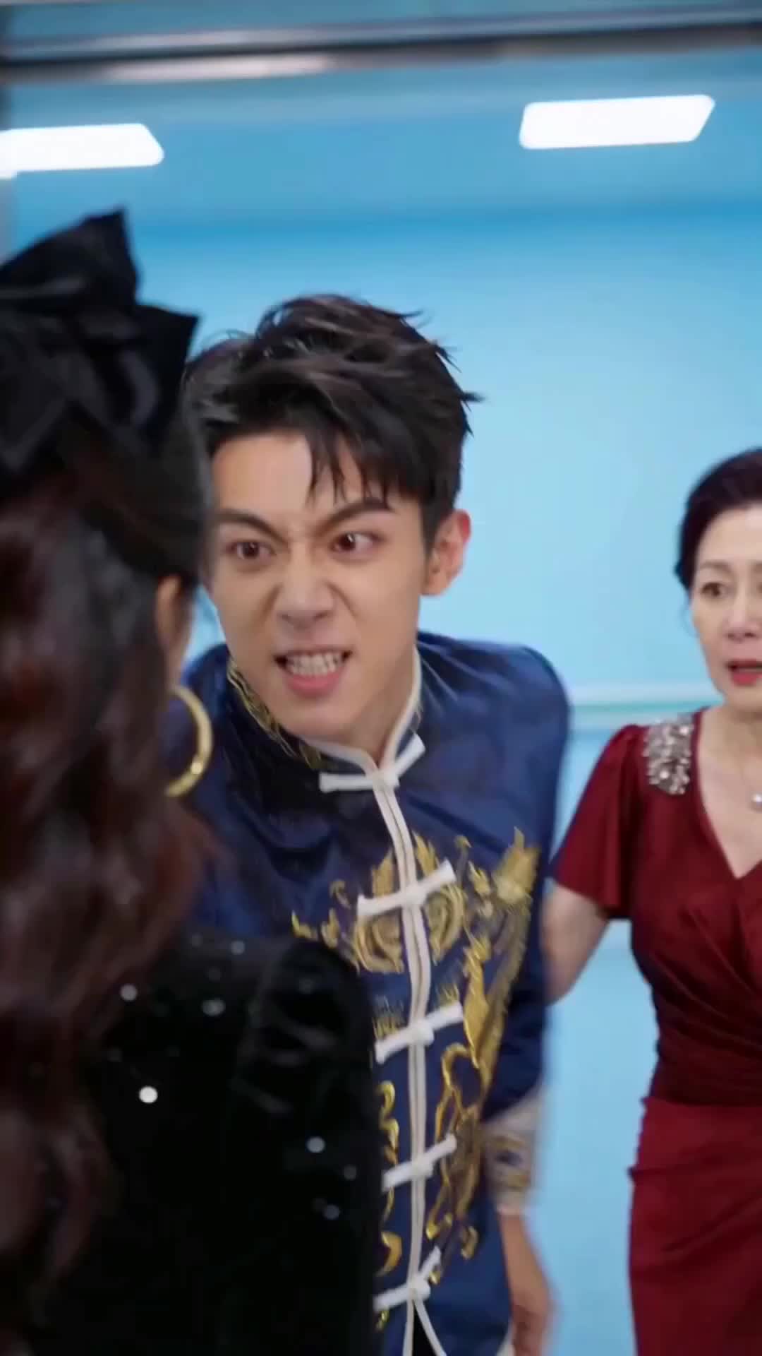 Crown for Me, Crumbs for You Episode 10